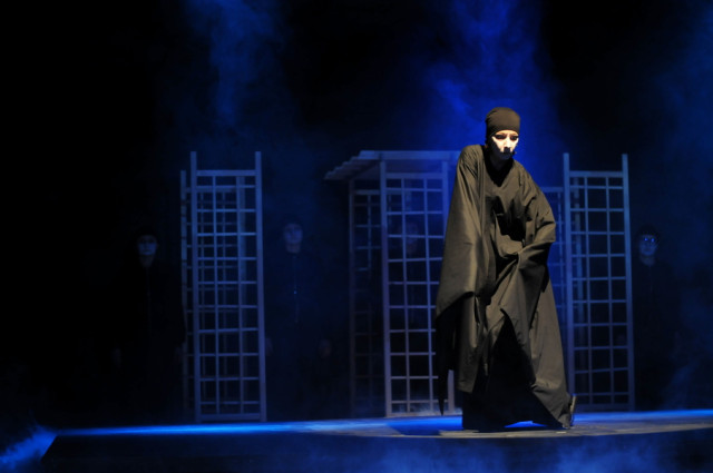 черныймонах